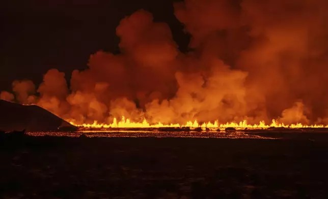 A new volcanic eruption that started on the Reykjanes Peninsula in Iceland, Wednesday, Nov.20, 2024. (AP Photo/Marco di Marco)