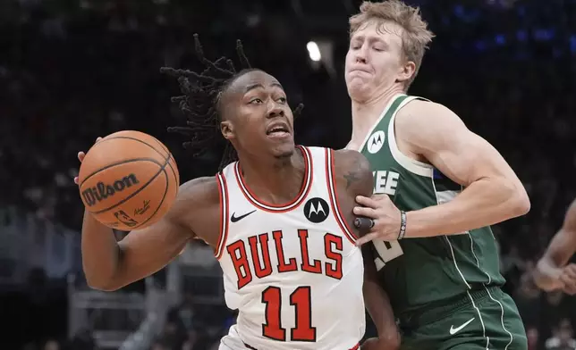 Chicago Bulls' Ayo Dosunmu tries to get by Milwaukee Bucks' AJ Green during the first half of an NBA basketball game Wednesday, Nov. 20, 2024, in Milwaukee. (AP Photo/Morry Gash)