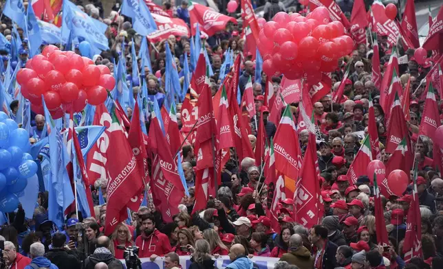 Demonstrators gather during a public and private sectors' national strike called by the labor unions to protest against government's budget law in Rome, Friday, Nov. 29, 2024. (AP Photo/Gregorio Borgia)