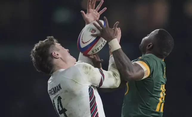 England's Tommy Freeman, left, and South Africa's Kurt-Lee Arendse leap for a high ball during the Autumn Nations series rugby union match between England and South Africa, at Twickenham, in London, Saturday, Nov. 16, 2024. (AP Photo/Kin Cheung)