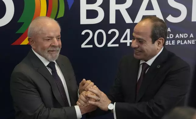 Brazil's President Luiz Inacio Lula da Silva, left, and Egypt's President Abdel Fattah el-Sissi, pose for photos during a bilateral meeting a day before the opening of the G20 Summit, in Rio de Janeiro, Sunday, Nov. 17, 2024. (AP Photo/Eraldo Peres)