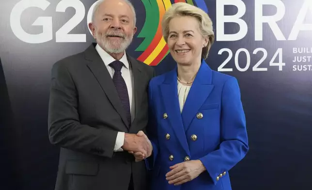 Brazil's President Luiz Inacio Lula da Silva, left, shakes hands with European Commission President Ursula von der Leyen, during a bilateral meeting a day before the opening of the G20 Summit, in Rio de Janeiro, Sunday, Nov. 17, 2024. (AP Photo/Eraldo Peres)