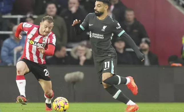 Southampton's Ryan Fraser, left, and Liverpool's Mohamed Salah fight for the ball during the English Premier League soccer match between Southampton and Liverpool in Southampton, England, Sunday, Nov. 24, 2024. (AP Photo/Sean Ryan)