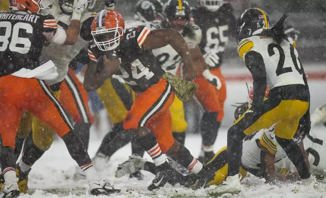 Cleveland Browns running back Nick Chubb (24) carries for a touchdown in the second half of an NFL football game against the Pittsburgh Steelers, Thursday, Nov. 21, 2024, in Cleveland. (AP Photo/Sue Ogrocki)