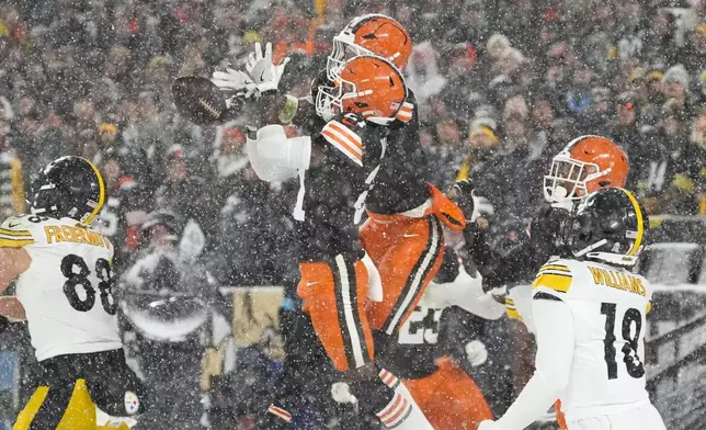 Cleveland Browns cornerback Denzel Ward breaks up a pass to end the game in the second half of an NFL football game against the Pittsburgh Steelers, Thursday, Nov. 21, 2024, in Cleveland. The Browns won 24-19. (AP Photo/Sue Ogrocki)