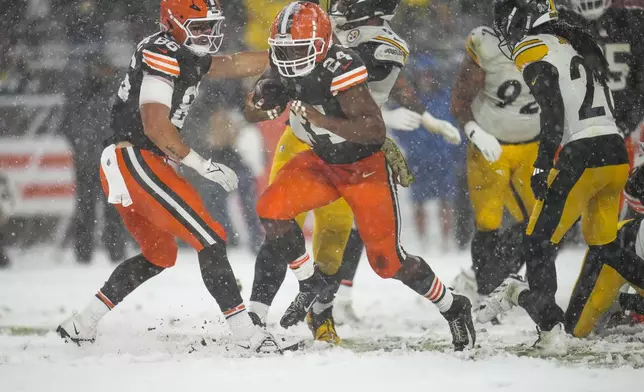 Cleveland Browns running back Nick Chubb (24) carries for a touchdown in the second half of an NFL football game against the Pittsburgh Steelers, Thursday, Nov. 21, 2024, in Cleveland. (AP Photo/Sue Ogrocki)