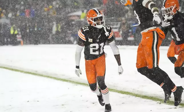 Cleveland Browns cornerback Denzel Ward (21) celebrates after breaking up a pass to end the game in the second half of an NFL football game against the Pittsburgh Steelers, Thursday, Nov. 21, 2024, in Cleveland. The Browns won 24-19. (AP Photo/Sue Ogrocki)