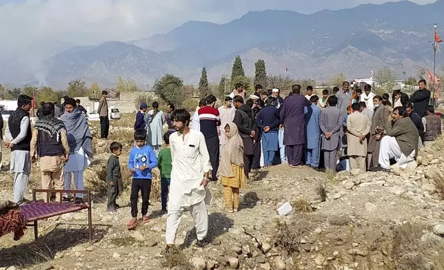 Mourners bury a body of a person killed when gunmen fired on vehicles carrying Shiite Muslims Thursday, after his funeral prayer in Parachinar, main town of Kurram district of Pakistan's northwestern Khyber Pakhtunkhwa province, Friday, Nov. 22, 2024. (AP Photo/Hussain Ali)