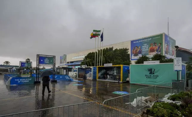 A general view of the Martin Carpena sportshall during the Billie Jean King Cup finals in Malaga, southern Spain, Wednesday, Nov. 13, 2024, after today's matches were canceled due to heavy rain and postponed until tomorrow. (AP Photo/Manu Fernandez)