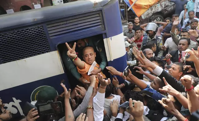 Bangladeshi Hindu leader Krishna Das Prabhu shows a victory sign as he is taken in a police van after court ordered him detained pending further proceedings in Chattogram in southeastern Bangladesh, Tuesday, Nov. 26, 2024. (AP photo)