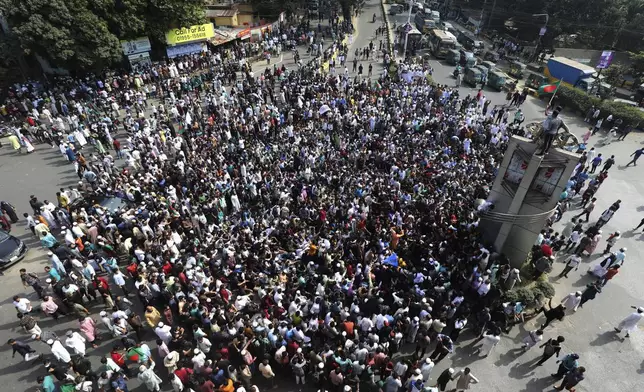 Lawyers shout slogans during a protest over the killing of a colleague yesterday in a daylong violence over the arrest of a prominent minority Hindu leader, in Chattogram in southeastern Bangladesh, Wednesday, Nov. 27, 2024. (AP Photo)