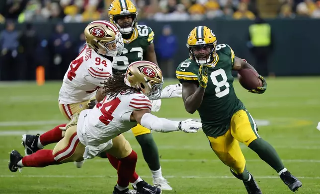 Green Bay Packers running back Josh Jacobs (8) runs the ball during the first half of an NFL football game against the San Francisco 49ers on Sunday, Nov. 24, 2024 in Green Bay, Wis. (AP Photo/Mike Roemer)