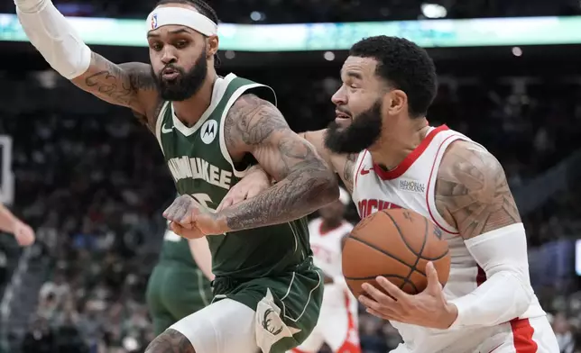 Houston Rockets' Fred VanVleet tries to get past Milwaukee Bucks' Gary Trent Jr. during the second half of an NBA basketball game Monday, Nov. 18, 2024, in Milwaukee. The Bucks won 101-100. (AP Photo/Morry Gash)