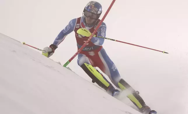France's Clement Noel speeds down the course during an alpine ski, men's World Cup slalom, in Levi, Finland, Sunday, Nov. 17, 2024. (AP Photo/Marco Trovati)