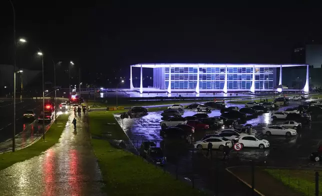 Police cordon off the Supreme Court in Brasília, Brazil, following an explosion, Wednesday, Nov. 13, 2024. (AP Photo/Eraldo Peres)