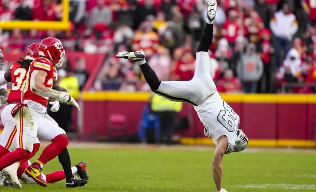 Las Vegas Raiders tight end Brock Bowers (89) hits the ground after catch against the Kansas City Chiefs during the first half of an NFL football game in Kansas City, Mo., Friday, Nov. 29, 2024. (AP Photo/Ed Zurga)