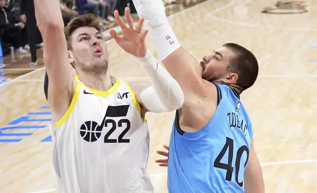 Utah Jazz forward Kyle Filipowski, left, shoots as Los Angeles Clippers center Ivica Zubac defends during the first half of an NBA basketball game, Sunday, Nov. 17, 2024, in Inglewood, Calif. (AP Photo/Mark J. Terrill)