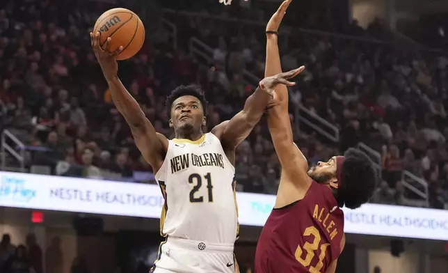 New Orleans Pelicans center Yves Missi (21) shoots as Cleveland Cavaliers center Jarrett Allen (31) defends in the first half of an NBA basketball game, Wednesday, Nov. 20, 2024, in Cleveland. (AP Photo/Sue Ogrocki)