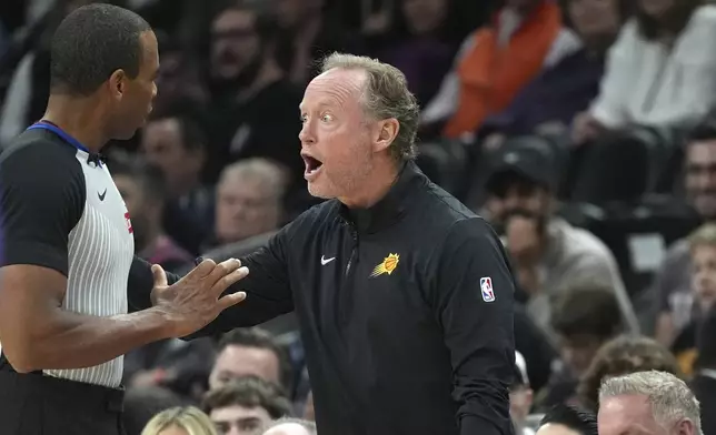 Phoenix Suns head coach Mike Budenholzer, right, gets called for a technical foul by referee Phenizee Ransom during the first half of an NBA basketball game against the New York Knicks, Wednesday, Nov. 20, 2024, in Phoenix. (AP Photo/Ross D. Franklin)