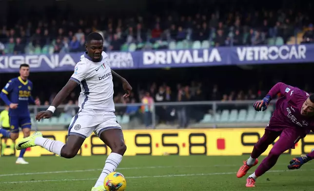 Inter Milan's Marcus Thuram scores during the Serie A soccer match between Hellas Verona and Inter Milan at the Marcantonio Bentegodi Stadium, in Verona, Italy, Saturday, Nov. 23, 2024. (Paola Garbuio/LaPresse via AP)