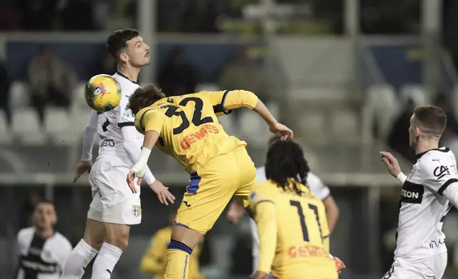 Atalanta's Mateo Retegui scores during the Italian Serie A soccer match between Parma and Atalanta at the Ennio Tardini Stadium in Parma, Italy, Saturday Nov. 23, 2024. (Massimo Paolone/LaPresse via AP)