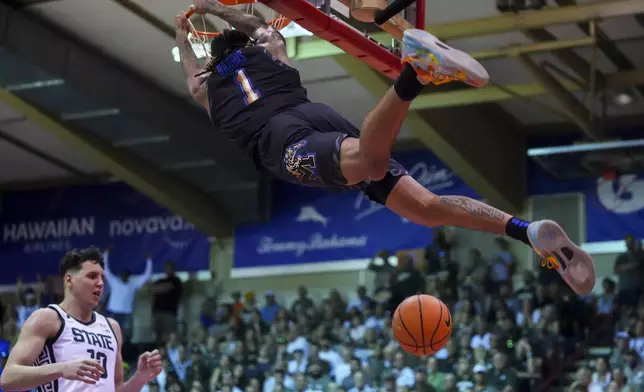 Memphis guard Jared Harris dunks against Michigan State center Szymon Zapala during the first half of an NCAA college basketball game at the Maui Invitational Tuesday, Nov. 26, 2024, in Lahaina, Hawaii. (AP Photo/Lindsey Wasson)