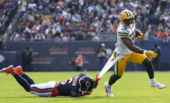 Chicago Bears' Kyler Gordon tries to stop Green Bay Packers' Chris Brooks during the first half of an NFL football game Sunday, Nov. 17, 2024, in Chicago. (AP Photo/Nam Y. Huh)