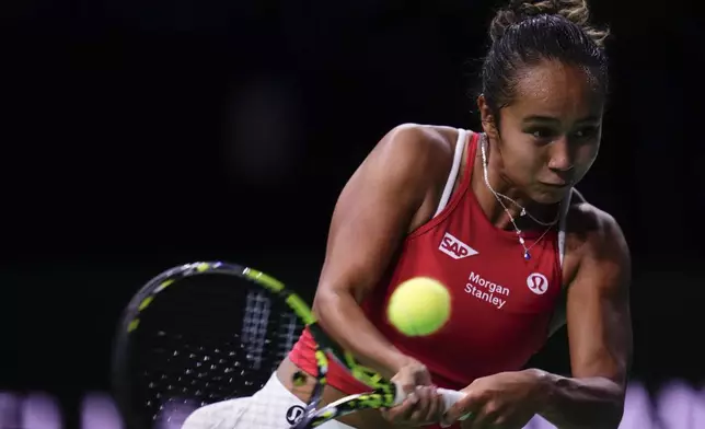Canada's Leylah Fernandez returns the ball against Katie Boulter, of Britain, during the Billie Jean King Cup Finals at Martin Carpena Sports Hall in Malaga, southern Spain, Sunday, Nov. 17, 2024. (AP Photo/Manu Fernandez)