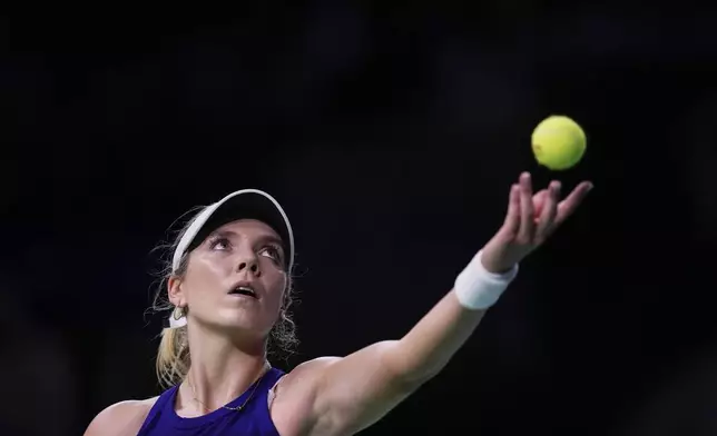 Katie Boulter, of Britain, serves against Canada's Leylah Fernandez during the Billie Jean King Cup Finals at Martin Carpena Sports Hall in Malaga, southern Spain, Sunday, Nov. 17, 2024. (AP Photo/Manu Fernandez)