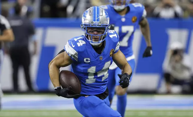 CORRECTS BYLINE Detroit Lions wide receiver Amon-Ra St. Brown (14) runs after a catch during the first half of an NFL football game against the Chicago Bears, Sunday, Nov. 17, 2024, in Detroit. (AP Photo/Duane Burleson)