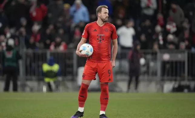 Bayern's Harry Kane, prepares for penalty kick during the Bundesliga soccer match between Bayern Munich and Augsburg at the Allianz Arena in Munich, Germany, Friday, Nov. 22, 2024. (AP Photo/Matthias Schrader)