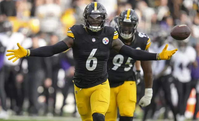 Pittsburgh Steelers linebacker Patrick Queen reacts after recovering a fumble by the Baltimore Ravens during the first half of an NFL football game, Sunday, Nov. 17, 2024, in Pittsburgh. (AP Photo/Gene J. Puskar)