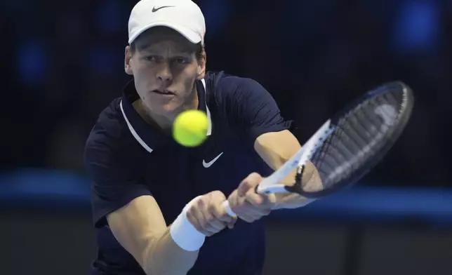 Italy's Jannik Sinner returns to Taylor Fritz of the United States during the final match of the ATP World Tour Finals at the Inalpi Arena, in Turin, Italy, Sunday, Nov. 17, 2024. (AP Photo/Antonio Calanni)