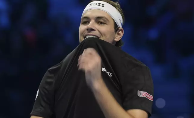 Taylor Fritz of the United States reacts during the final match of the ATP World Tour Finals against Italy's Jannik Sinner at the Inalpi Arena, in Turin, Italy, Sunday, Nov. 17, 2024. (AP Photo/Antonio Calanni)