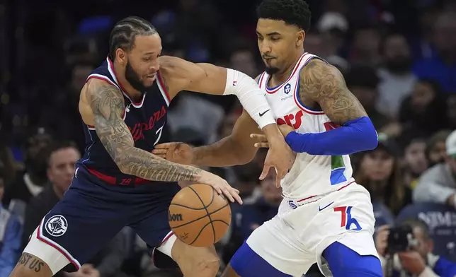 Los Angeles Clippers' Amir Coffey, left, tries to get past Philadelphia 76ers' KJ Martin during the first half of an NBA basketball game, Sunday, Nov. 24, 2024, in Philadelphia. (AP Photo/Matt Slocum)