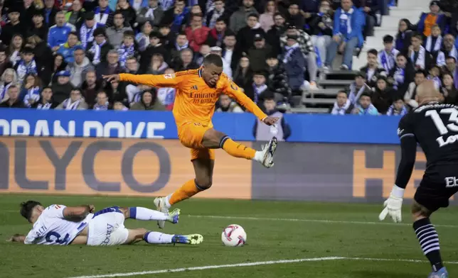 Real Madrid's Kylian Mbappe avoids Leganes' Adria Altimira to score the opening goal during a Spanish La Liga soccer match between CD Leganes and Real Madrid in Leganes, outside Madrid, Sunday, Nov. 24, 2024. (AP Photo/Bernat Armangue)