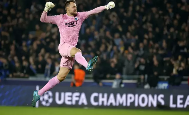 Brugge's goalkeeper Simon Mignolet celebrates after the Champions League opening phase soccer match between Club Brugge and Aston Villa at Jan Breydelstadion in Bruges, Belgium, Wednesday, Nov. 6, 2024. Brugge won the match 1-0. (AP Photo/Geert Vanden Wijngaert)