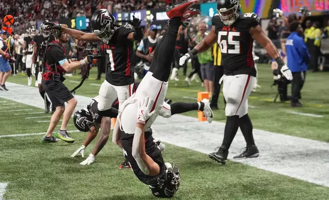 Atlanta Falcons wide receiver Drake London celebrates his touchdown reception during the first half of an NFL football game against the Dallas Cowboys, Sunday, Nov. 3, 2024, in Atlanta. (AP Photo/ John Bazemore)