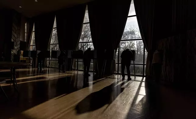 Voters fill out their ballots at a polling site at the First Presbyterian Church of Dearborn, on Election Day, Tuesday, Nov. 5, 2024, in Dearborn, Mich. (AP Photo/David Goldman)