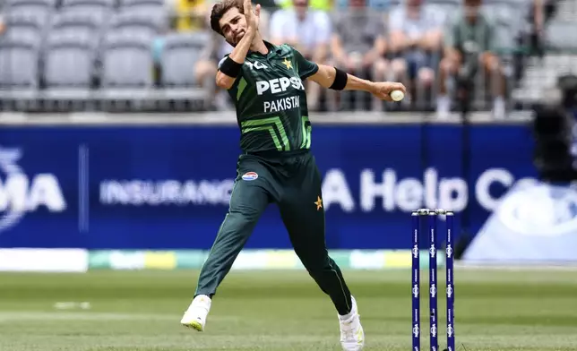 Pakistan's Shaheen Shah Afridi bowls to Australia during their one day international cricket match in Perth, Australia, Sunday, Nov. 10, 2024. (AP Photo/Trevor Collens)