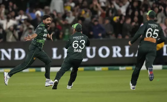 Pakistan's Haris Rauf, left, celebrates the wicket of Australia's Glenn Maxwell during their one day international cricket match in Melbourne, Monday, Nov. 4, 2024. (AP Photo/Asanka Brendon Ratnayake)