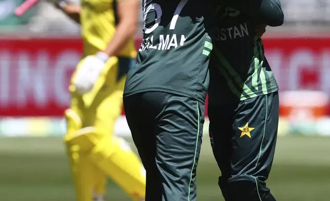 Pakistan's Mohammad Rizwan, right, and Salman Ali Agha celebrate the wicket of Australia's Marcus Stoinis, left, during their one day international cricket match in Perth, Australia, Sunday, Nov. 10, 2024. (AP Photo/Trevor Collens)