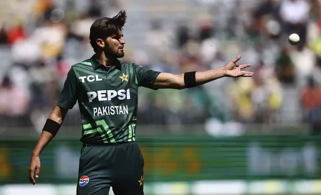 Pakistan's Shaheen Shah Afridi prepares to bowl to Australia during their one day international cricket match in Perth, Australia, Sunday, Nov. 10, 2024. (AP Photo/Trevor Collens)