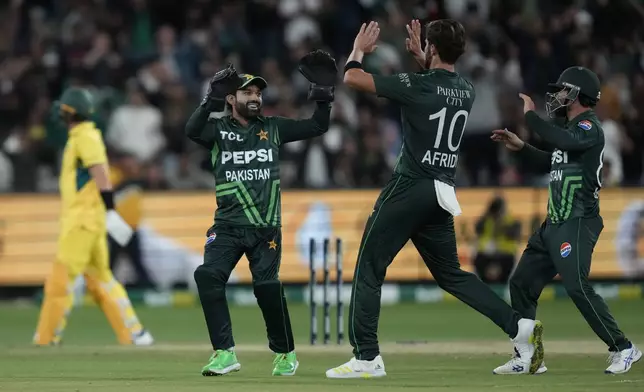 Pakistan's Mohammad Rizwan, left, celebrates with teammates after running out Australia's Sean Abbott during their one day international cricket match in Melbourne, Monday, Nov. 4, 2024. (AP Photo/Asanka Brendon Ratnayake)