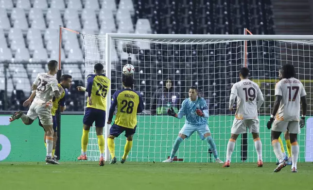 Roma's Gianluca Mancini, left, makes an attempt on goal during the Europa League opening phase soccer match between Union SG and Roma at the King Baudouin stadium in Brussels, Thursday, Nov. 7, 2024. (AP Photo/Omar Havana)