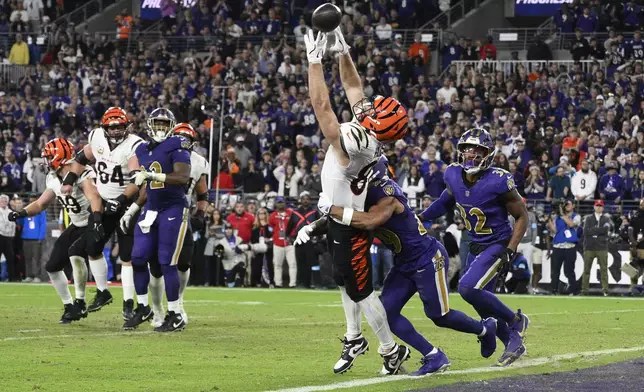 Cincinnati Bengals tight end Tanner Hudson (87) misses a two-point conversion as Baltimore Ravens safety Ar'Darius Washington (29) defends and Baltimore Ravens safety Marcus Williams (32) looks on during the second half of an NFL football game, Thursday, Nov. 7, 2024, in Baltimore. (AP Photo/Nick Wass)