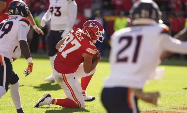 Kansas City Chiefs tight end Travis Kelce (87) catches a touchdown pass during the first half of an NFL football game against the Denver Broncos Sunday, Nov. 10, 2024, in Kansas City, Mo. (AP Photo/Charlie Riedel)