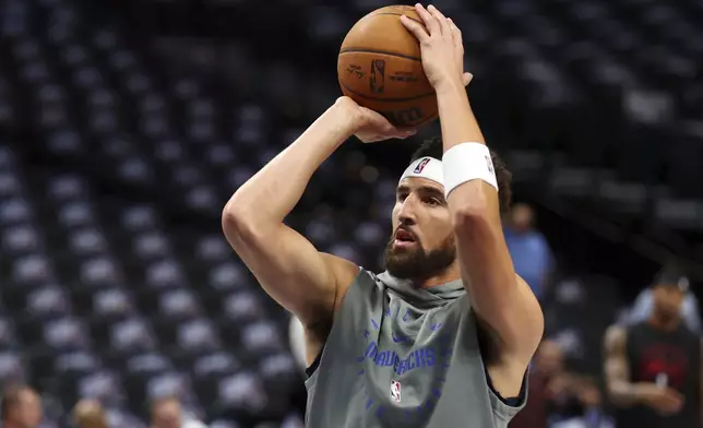 Dallas Mavericks guard Klay Thompson (31) warms up before an NBA basketball game against the Chicago Bulls, Wednesday, Nov. 6, 2024, in Dallas. (AP Photo/Richard W. Rodriguez)