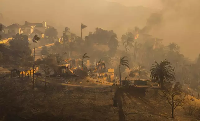 CORRECTS BYLINE TO ETHAN SWOPE NOT MARCIO JOSE SANCHEZ Destroyed homes sit among smoldering hills in the Mountain fire, Wednesday, Nov. 6, 2024, in Camarillo, Calif. (AP Photo/Ethan Swope)