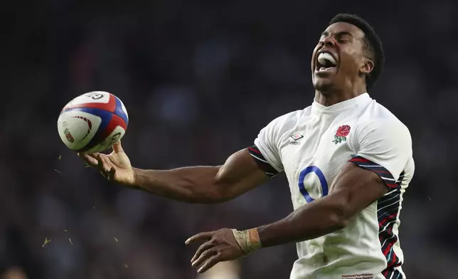 England's Immanuel Feyi-Waboso celebrates after scoring a try during the Autumn Nations Series rugby match between England and New Zealand, at Twickenham stadium, in London, Saturday, Nov. 2, 2024. (AP Photo/Ian Walton)